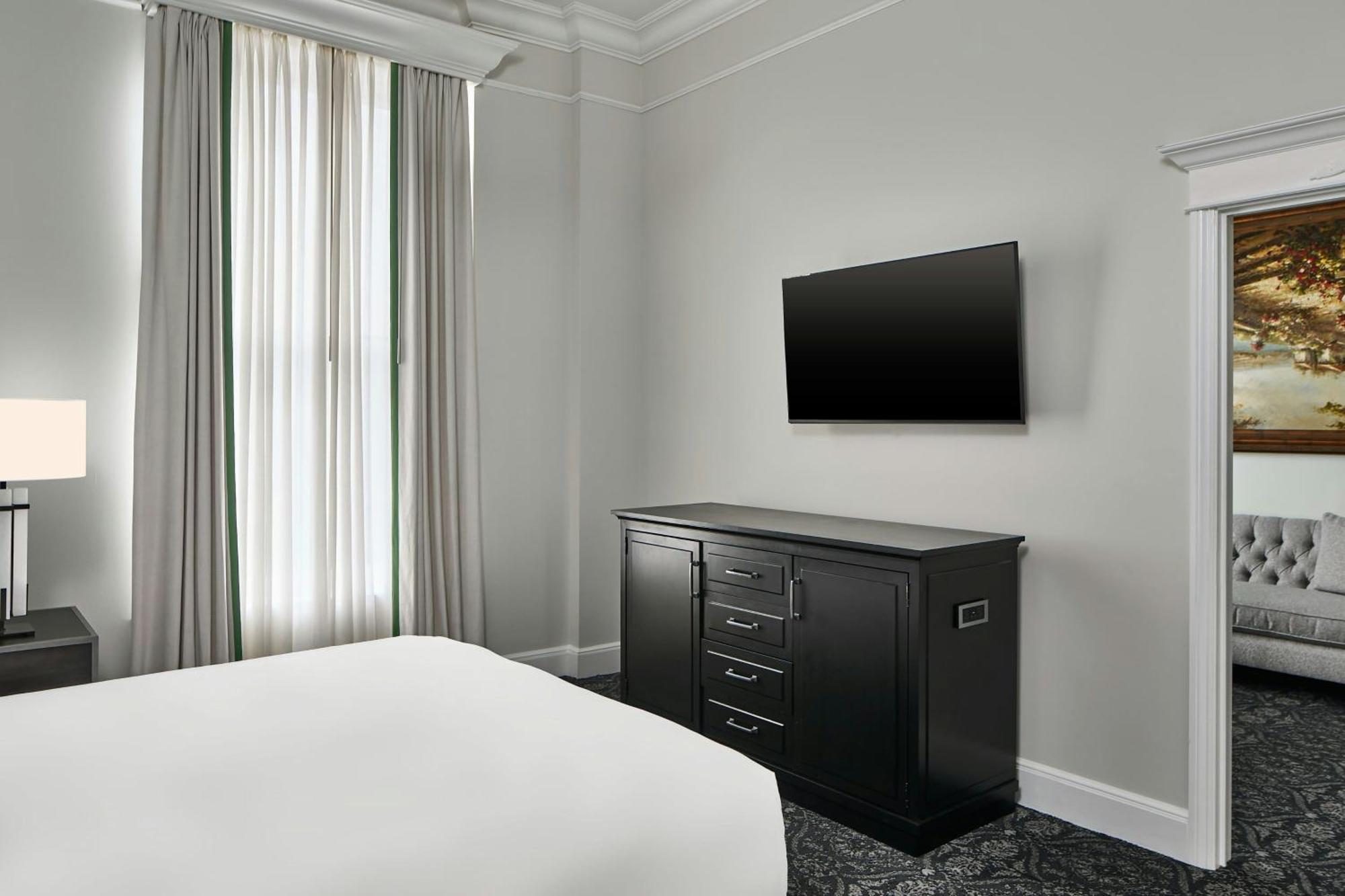 Le Pavillon, New Orleans, A Tribute Portfolio Hotel Exterior photo